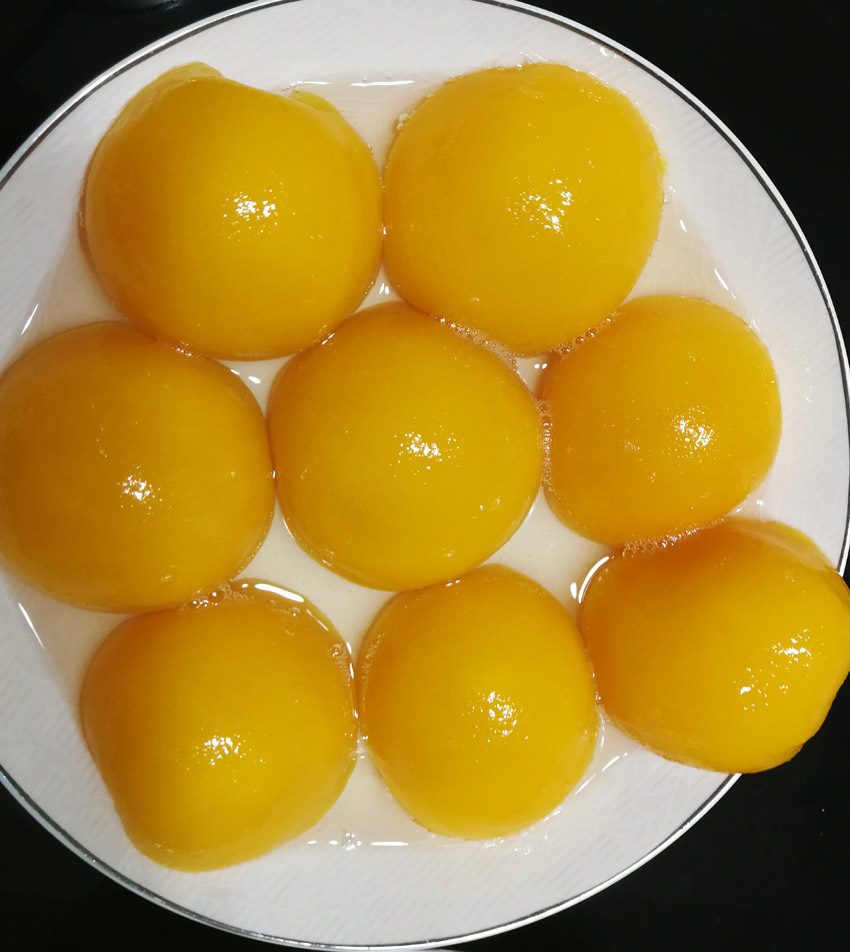 Canned peach in syrup