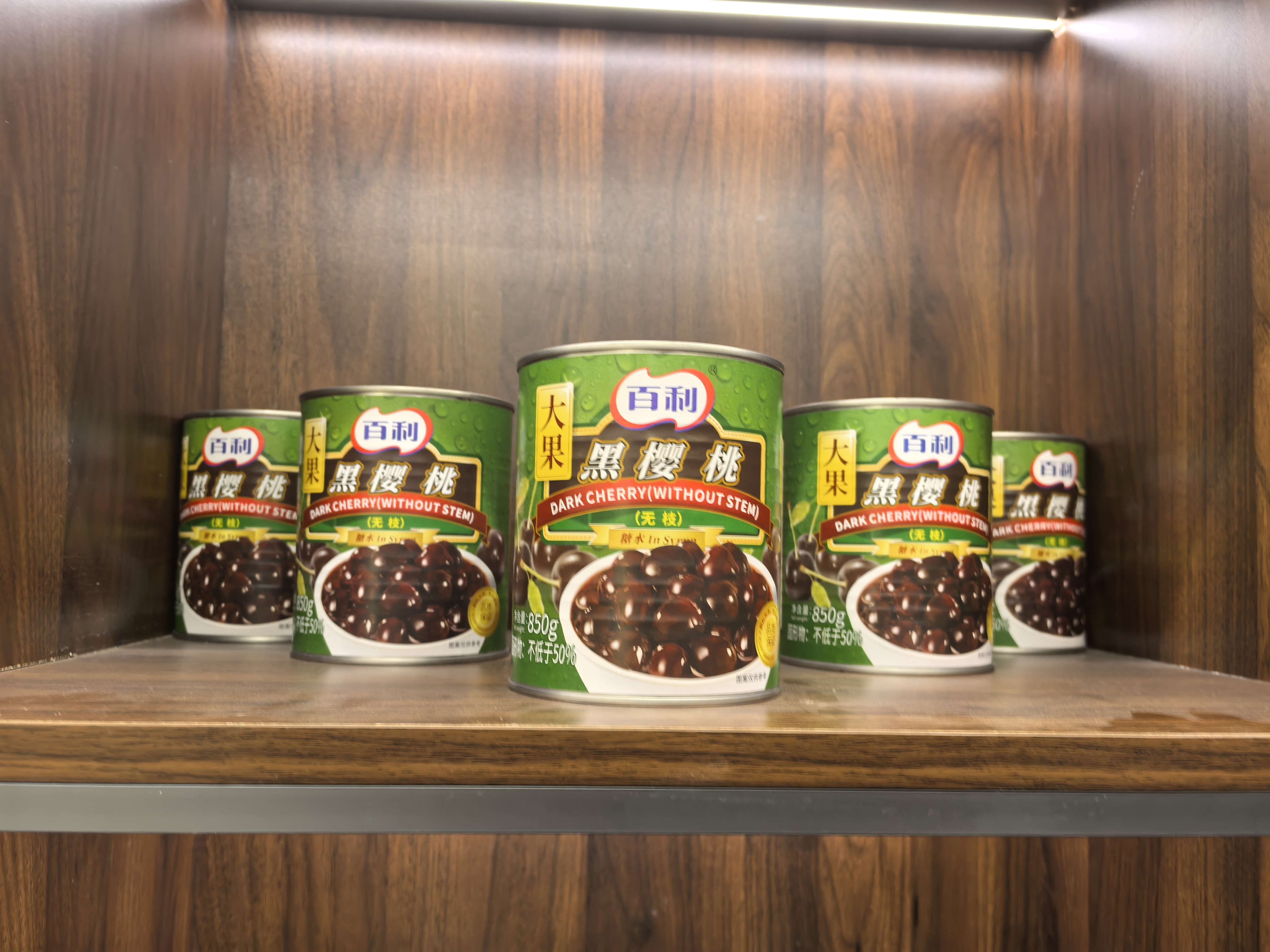 Canned cherry in syrup