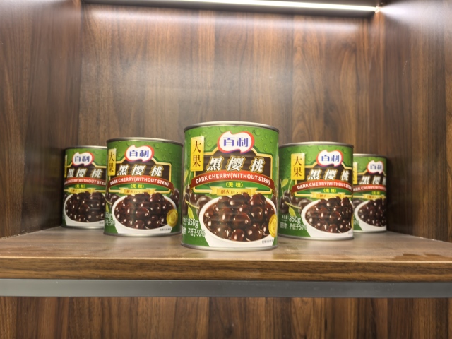 Canned cherry in syrup