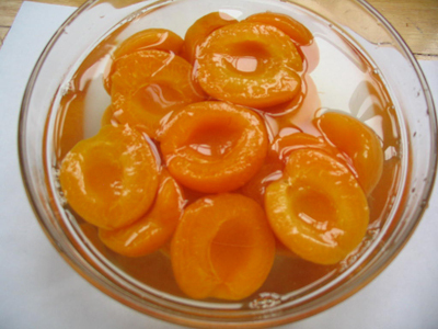 Canned apricot in syrup