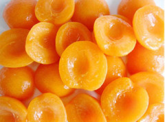 Canned apricot in syrup
