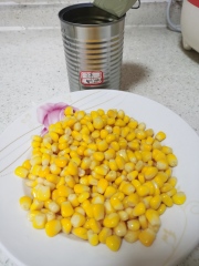 Canned sweet corn