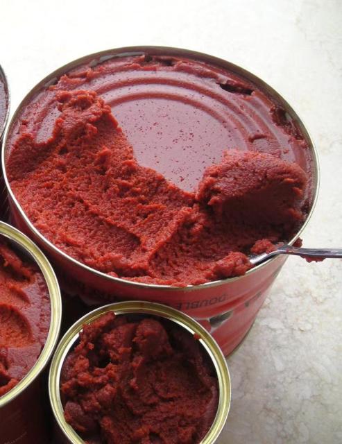 Canned tomato paste