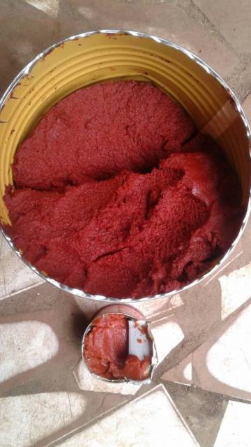 Canned tomato paste
