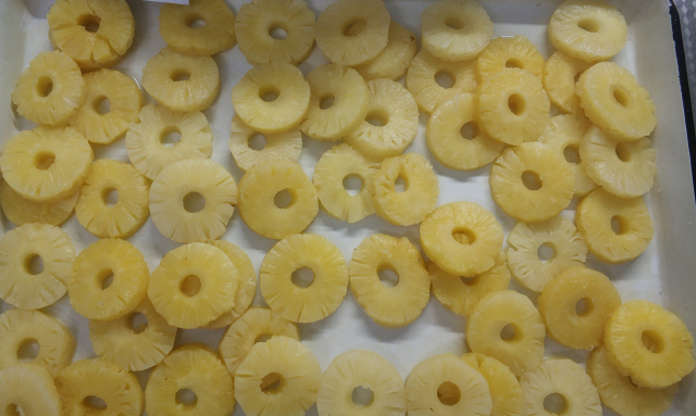 Canned pineapple