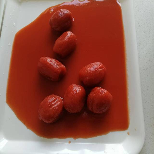 Canned peeled tomato