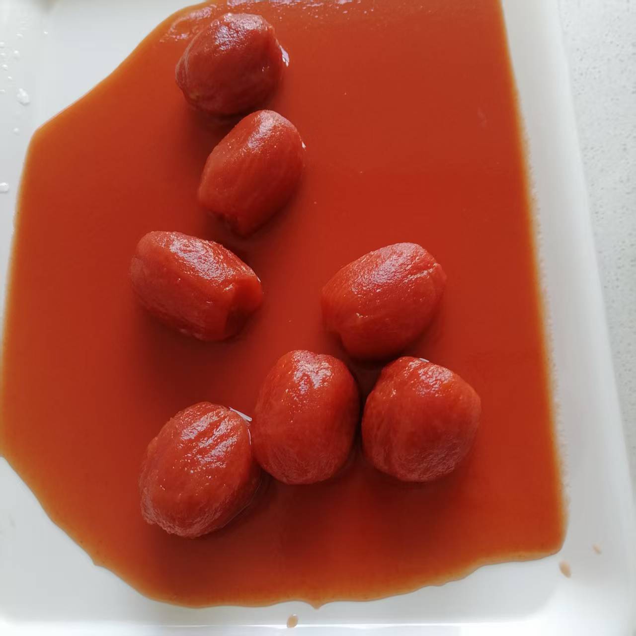 Canned peeled tomato