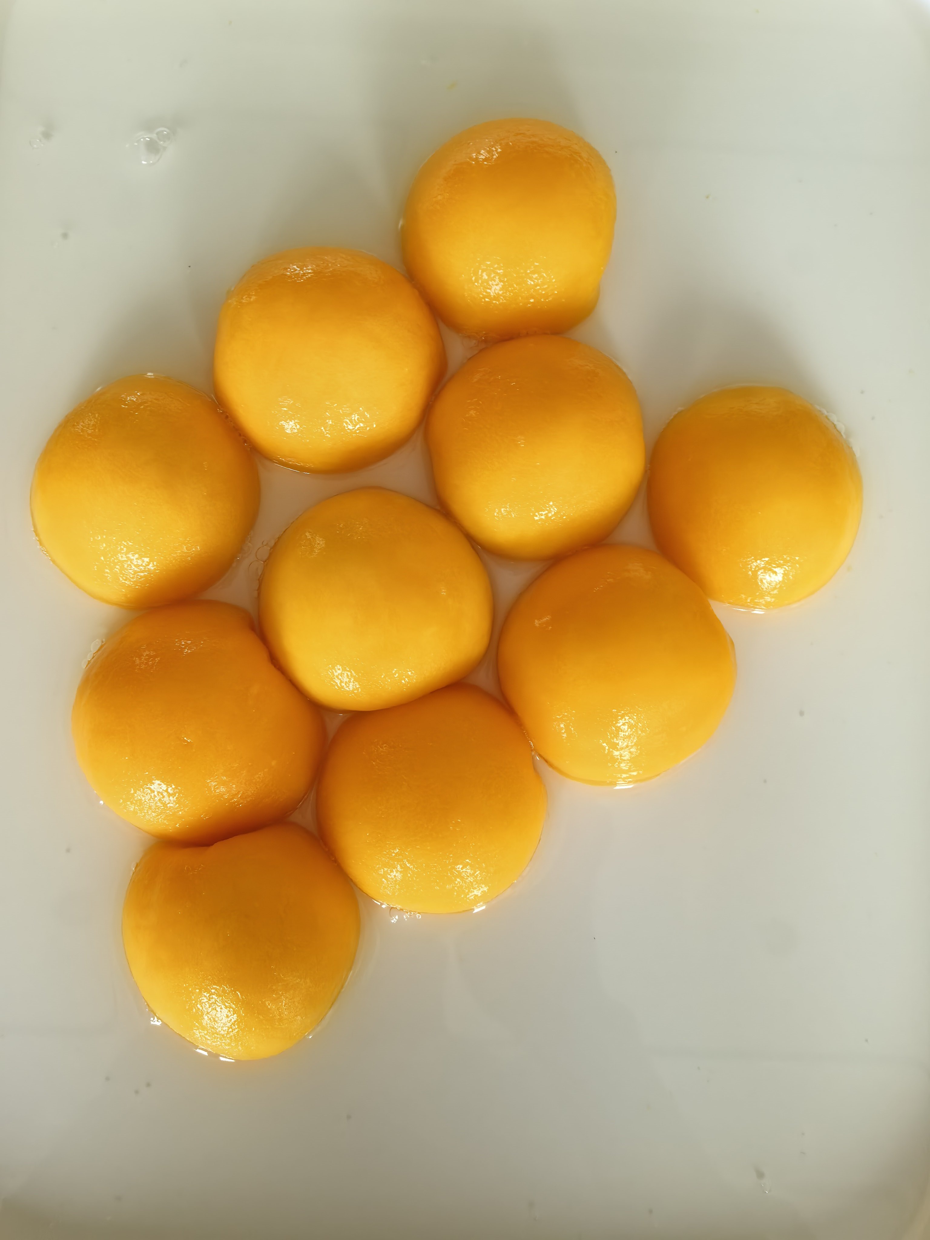 Canned peach in syrup