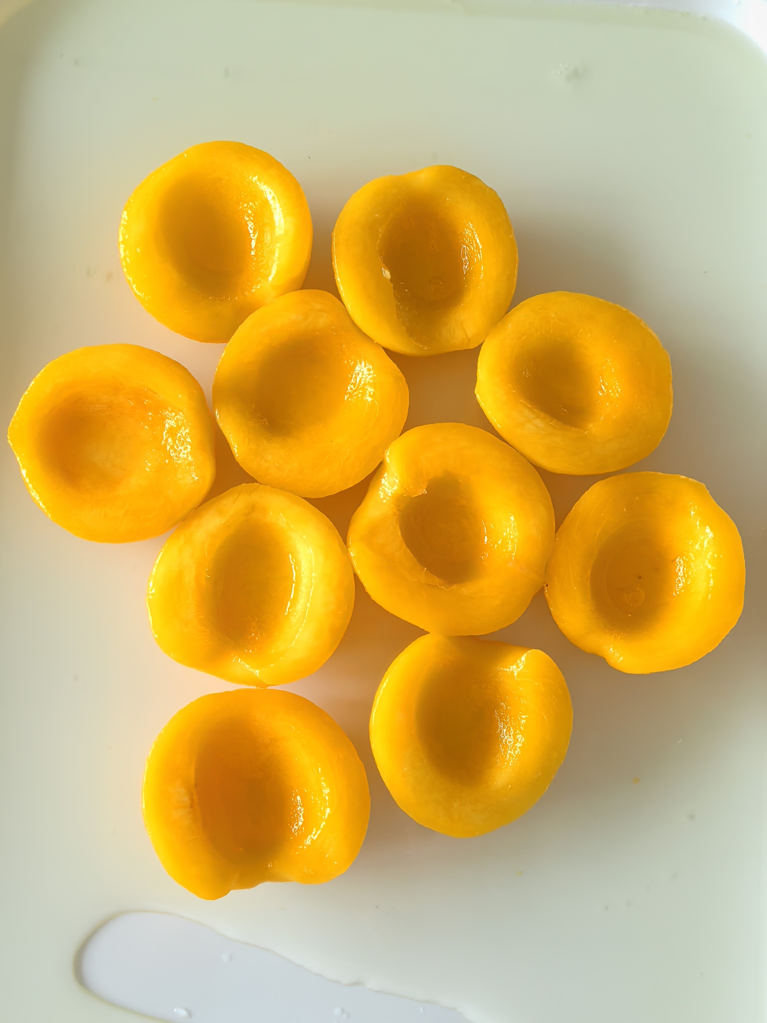Canned peach in syrup