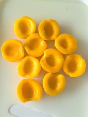 Canned peach in syrup