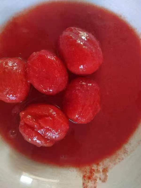 Canned peeled tomato