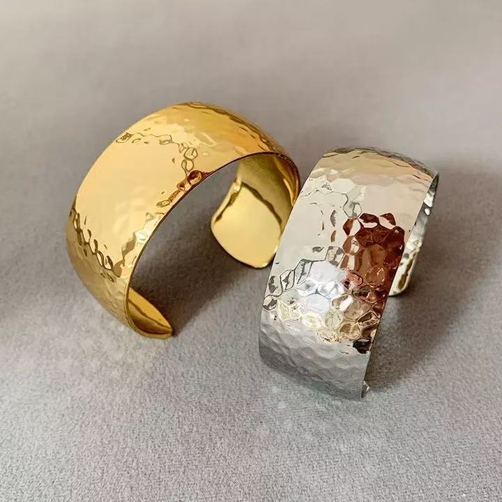 Open women's bracelet European and American temperament new high-end beating pattern wide-faced niche design retro style bracelet