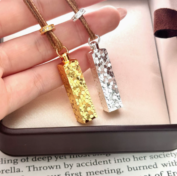 Necklace-broken ice square fortune small gold bar pendant necklace women's long light luxury high-end jewelry