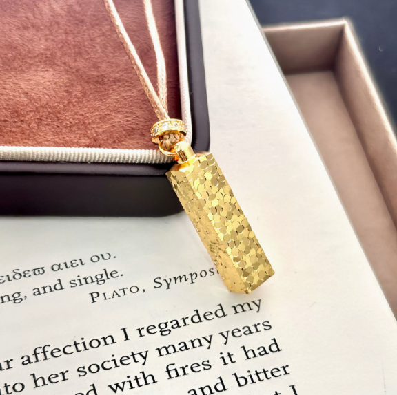 Necklace-broken ice square fortune small gold bar pendant necklace women's long light luxury high-end jewelry