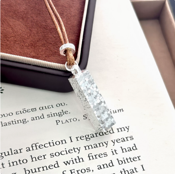 Necklace-broken ice square fortune small gold bar pendant necklace women's long light luxury high-end jewelry