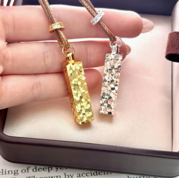 Necklace-broken ice square fortune small gold bar pendant necklace women's long light luxury high-end jewelry
