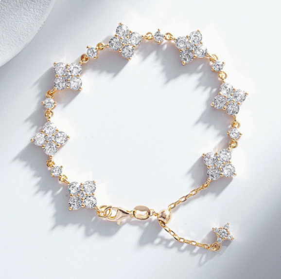 Bracelet - Simple high-end medieval style four-pointed star bracelet light luxury versatile exquisite niche design fashion commuting temperament hand ornament