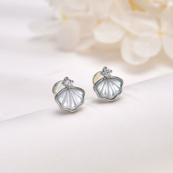 Popular versatile niche clavicle chain shell white shell mother pendant for girlfriend gift three-piece set