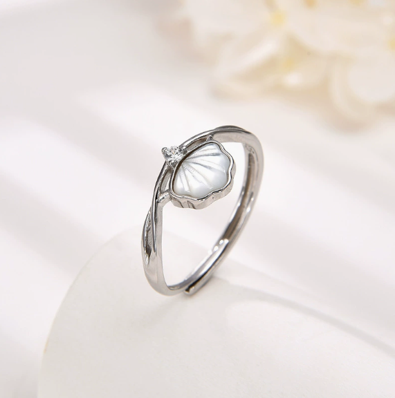 Popular versatile niche clavicle chain shell white shell mother pendant for girlfriend gift three-piece set