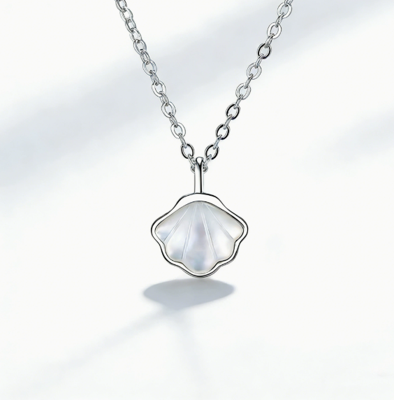 Popular versatile niche clavicle chain shell white shell mother pendant for girlfriend gift three-piece set