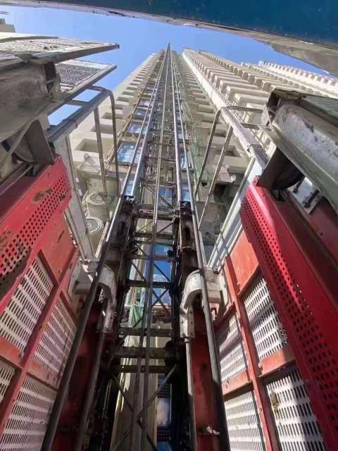 Tower Cranes,TW Construction Hoist SC200/200 Dual-Cage Modular Elevator with Motor Pump Engine Gear & Gearbox for Building Construction