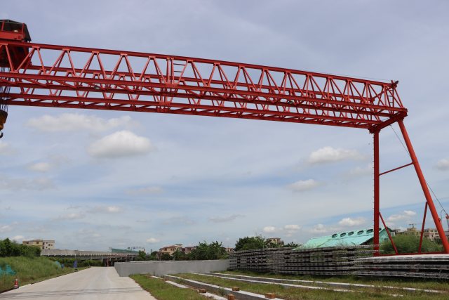 Tower Cranes,Double Beam Gantry Crane with 50 Ton Rated Loading Capacity Motor Bearing Gearbox Gear Core Components