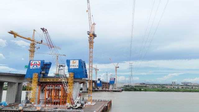 Tower Cranes,Zoomlion L315-20 Luffing Jib Tower Crane - Heavy Duty Construction Equipment for High-Rise Buildings