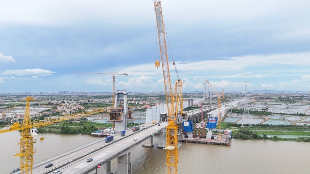 Tower Cranes,Zoomlion L315-20 Luffing Jib Tower Crane - Heavy Duty Construction Equipment for High-Rise Buildings