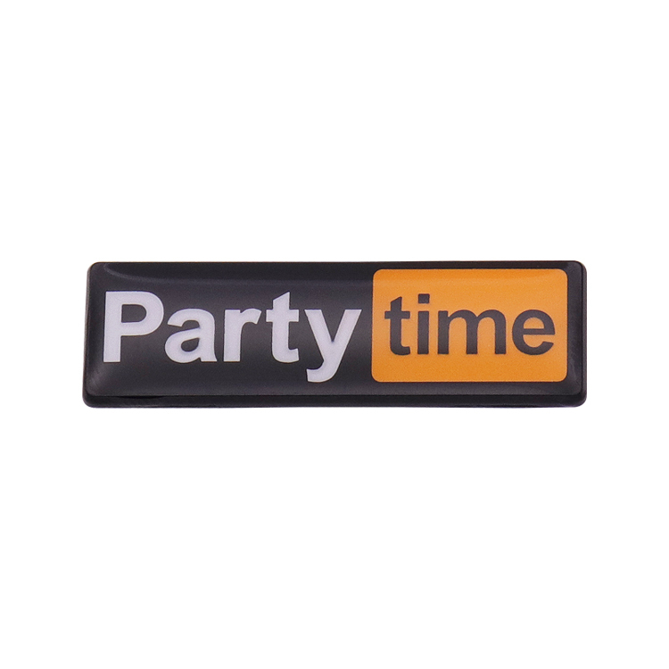 Customizable metal commemorative badges for exclusive use in meetings and events with epoxy pins.