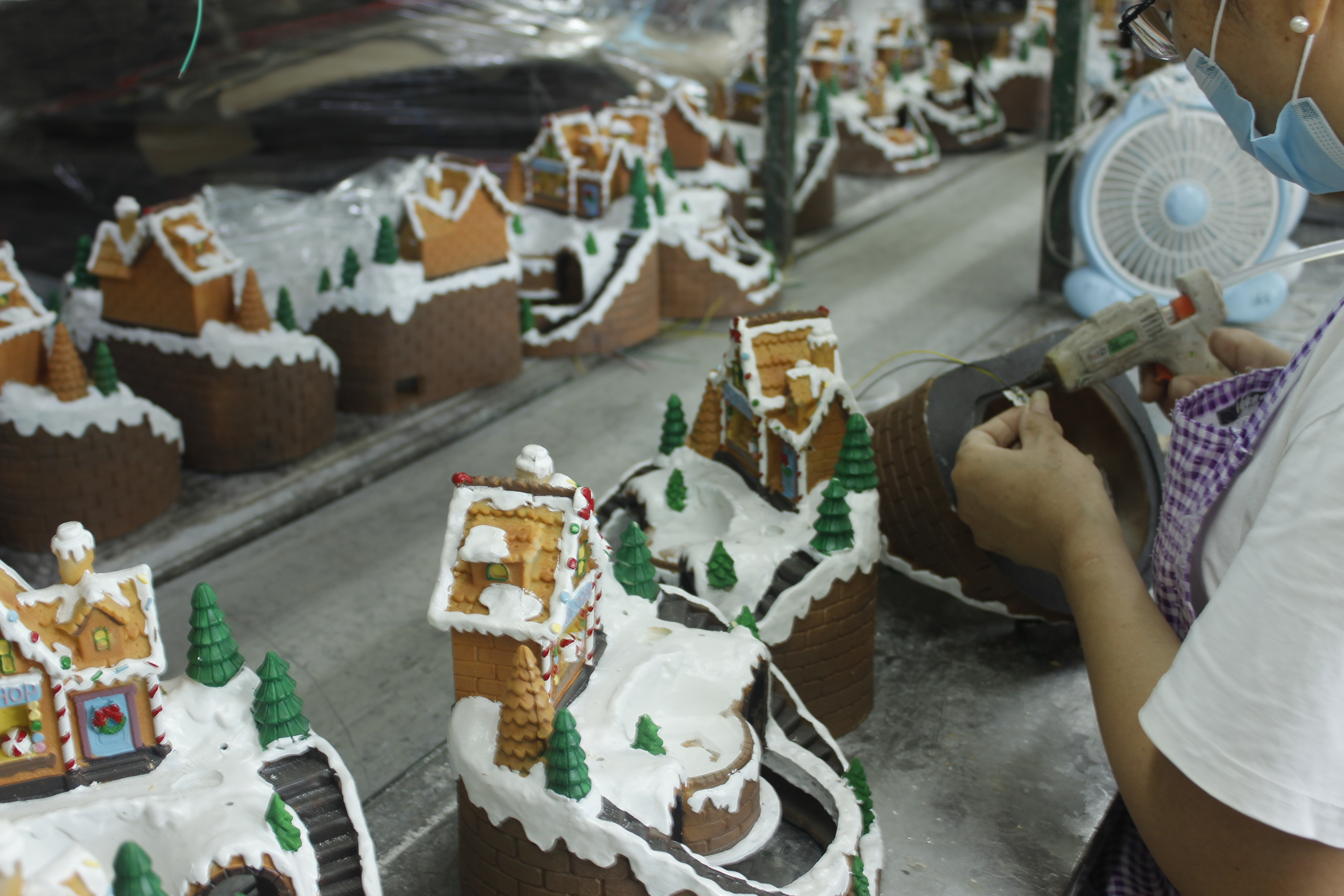innodept12 factory assembly line hand-painting Christmas figures