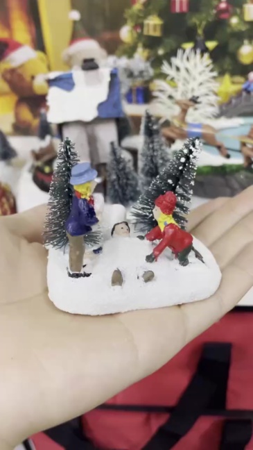 Wholesale Kids Playing Figurine Set, innodept12 Resin Christmas Village Accessories, MOQ 300 PCS