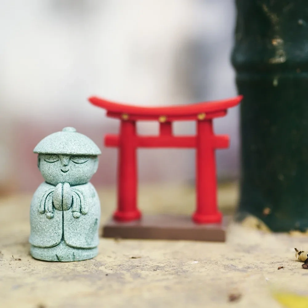 Japanese Buddha Figurine Good Luck Feng Shui Praying Monk Statue  Miniature Ornament for Fish Tank Aquarium Home Garden Decor