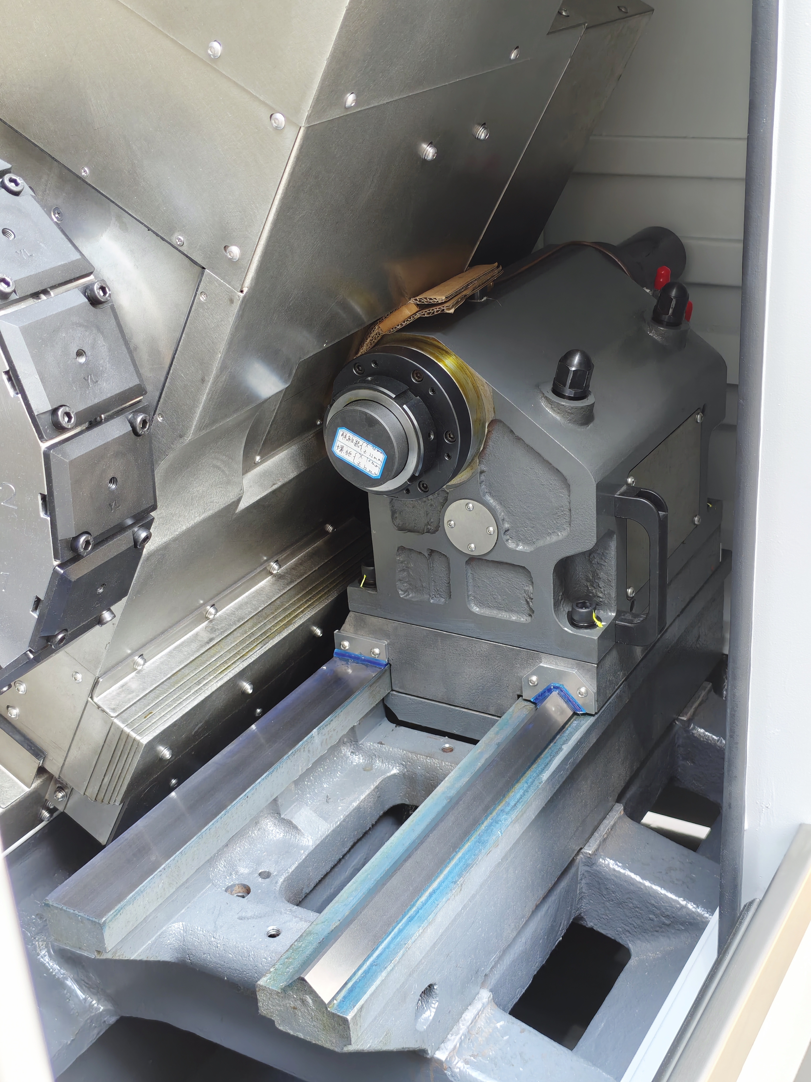 Single Spindle with Orthogonal Y-axis and Tailstock