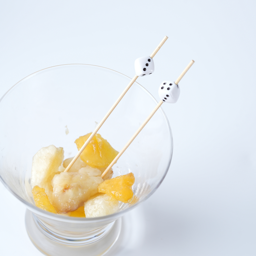 100 White Dice Creative Bamboo Sticks Per Pack 4.7-Inch Disposable Fruit Sticks Barbecue Party Gathering