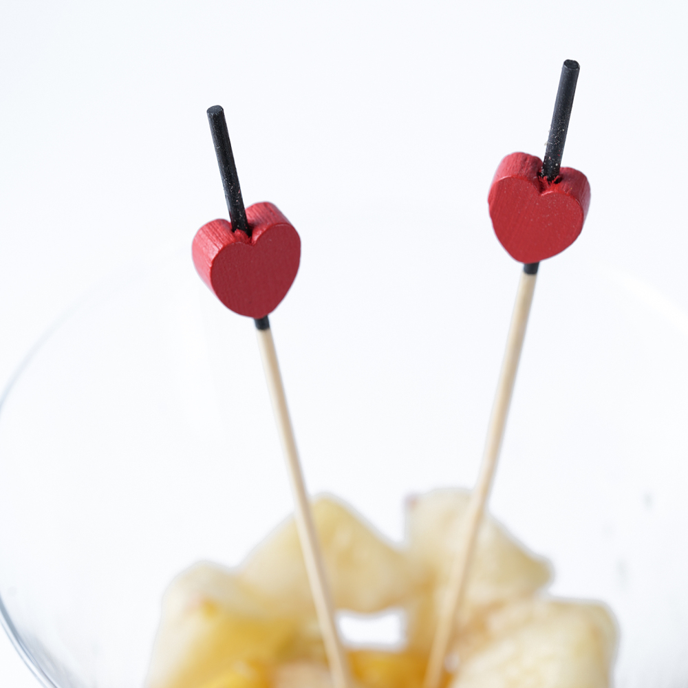 Black-Stick Red Love-Shaped Bamboo Fruit Picks - Durable Skewers for Daily Home Use