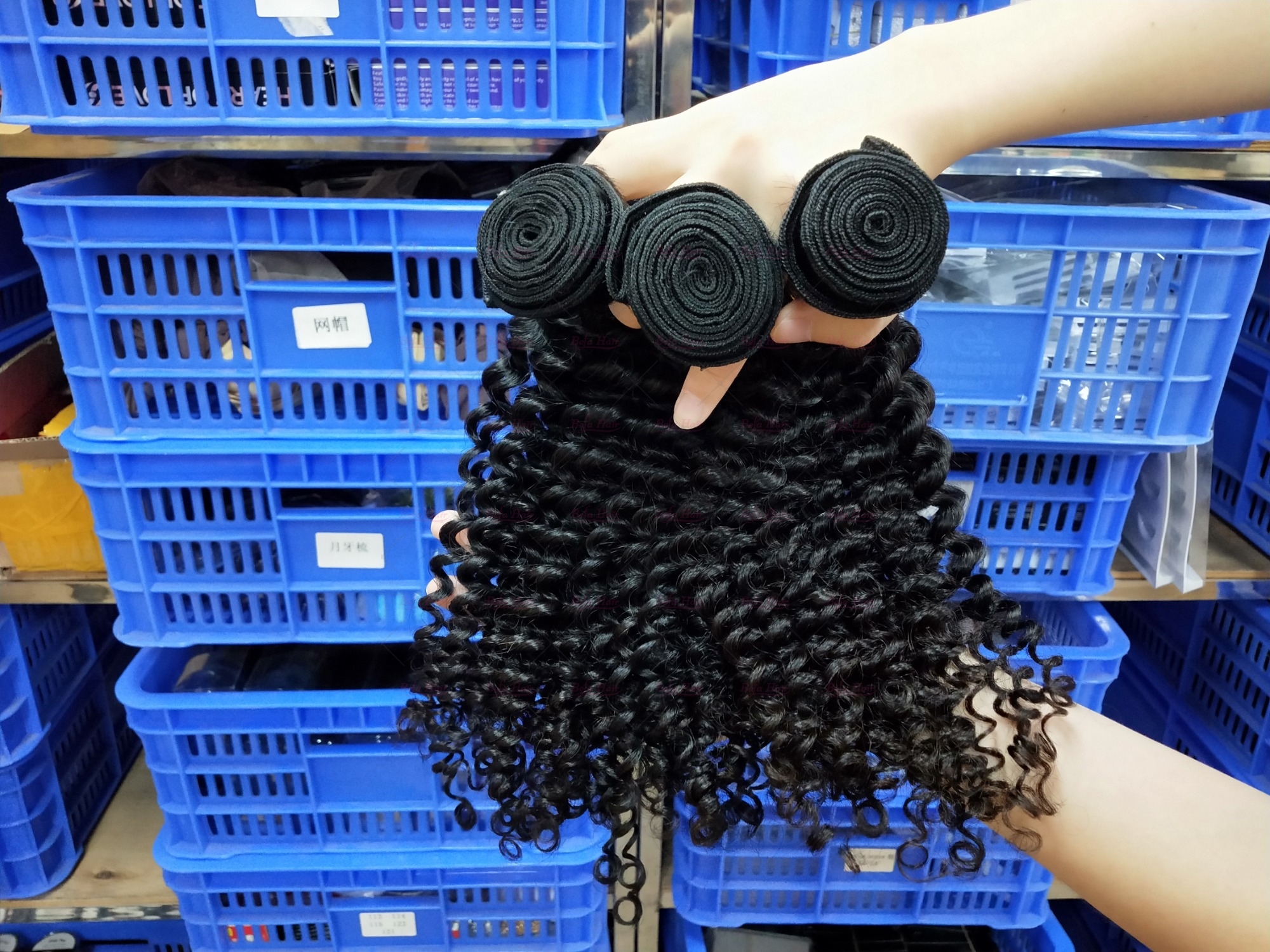 Wholesale Pre-plucked 3 Bundles Brazilian Kinky Curly Hair With 5x5 Lace Closure,can do dropshipping