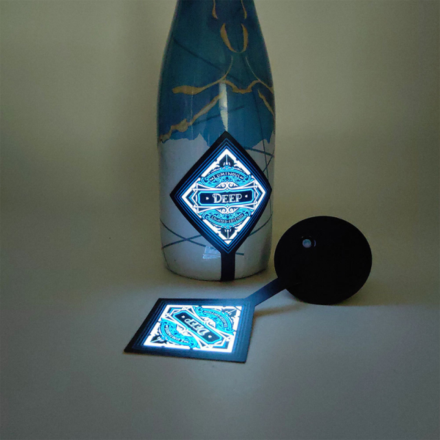 EL luminous wine label