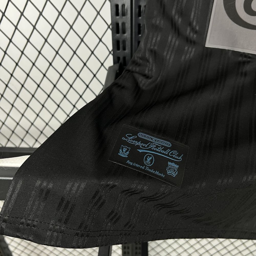 Retro Liverpool 1995/96 Black Jersey