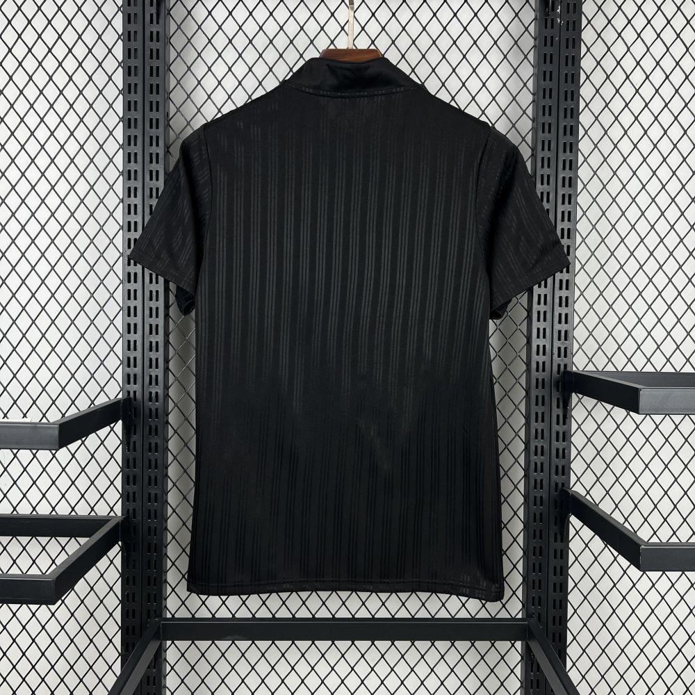 Retro Liverpool 1995/96 Black Jersey