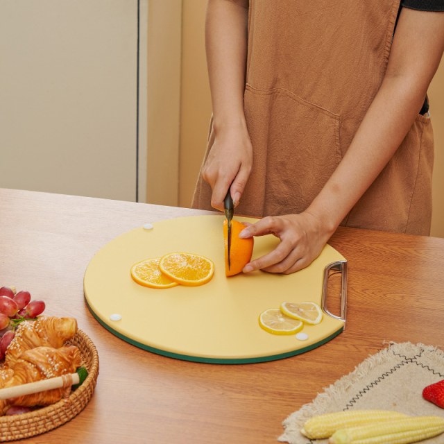 Round Rotating Cutting Board