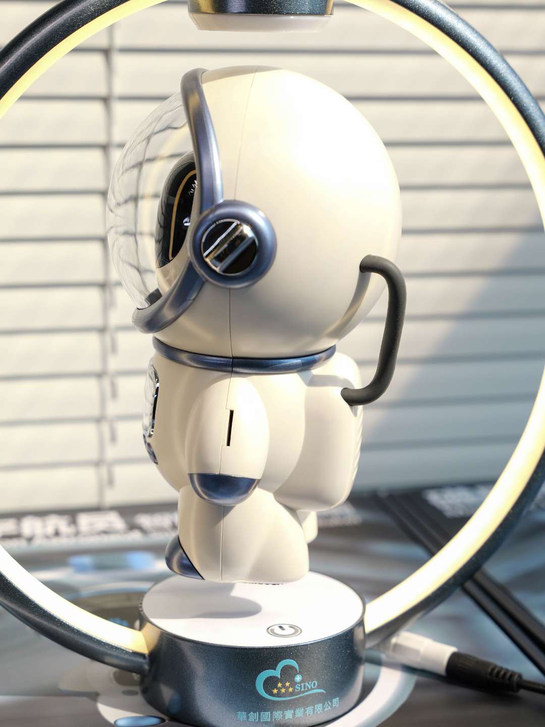 Astronaut Bluetooth Speaker - product view 6