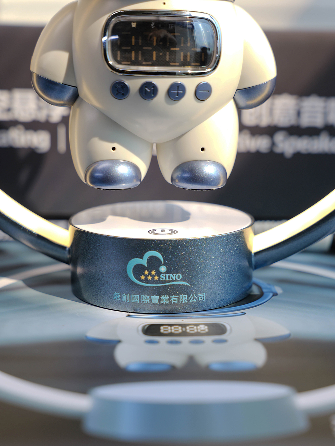 Astronaut Bluetooth Speaker - product view 8