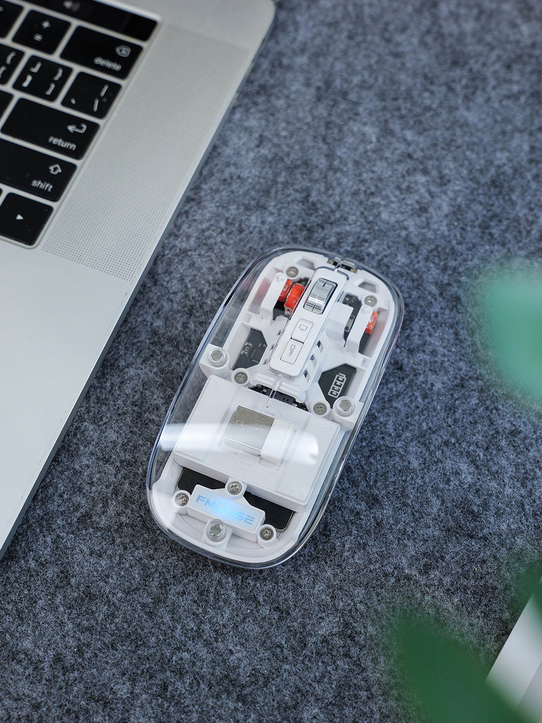 Custom Wireless Charging and Keyboard Gift Set for Executives