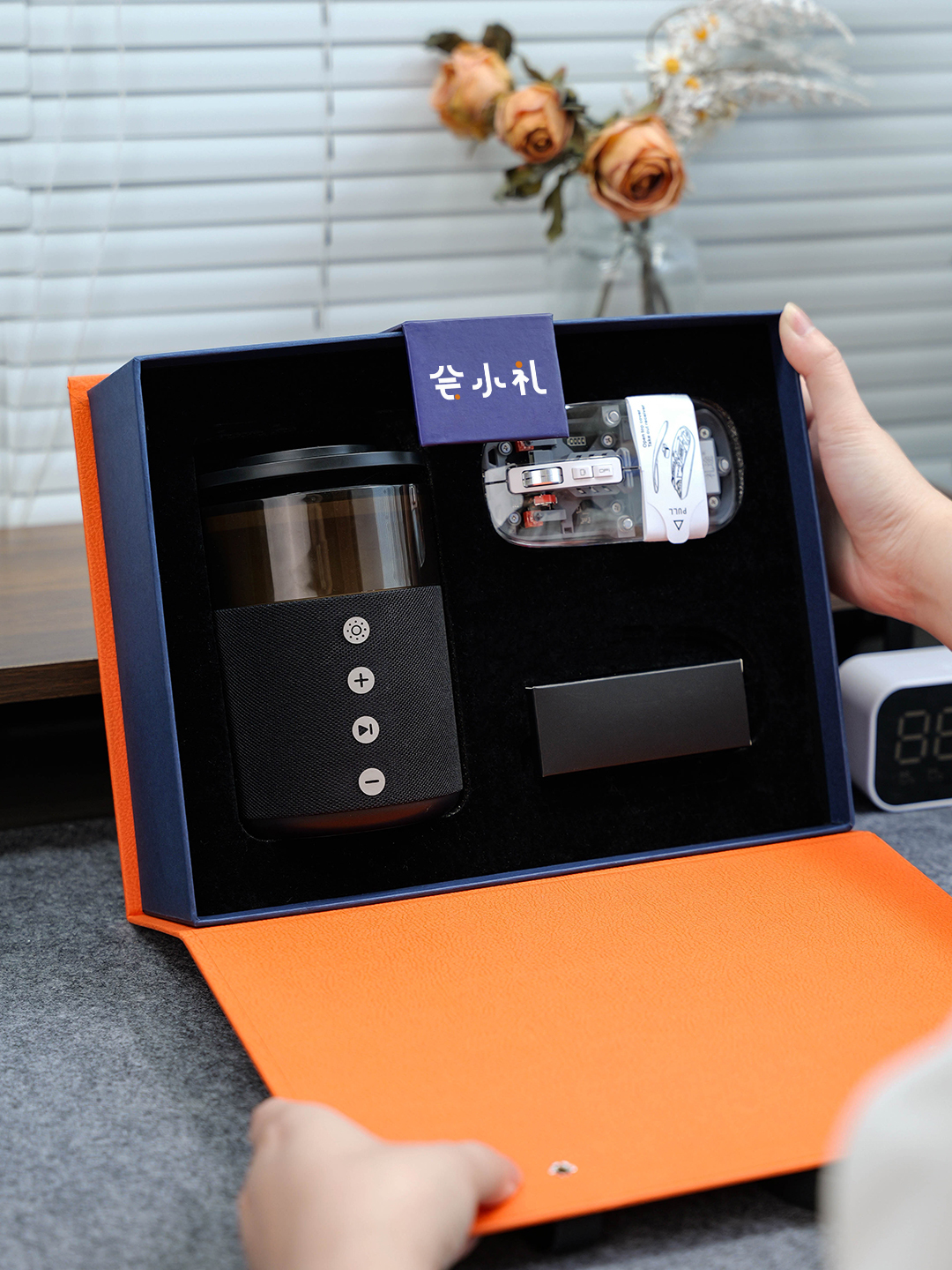 Custom Wireless Charging and Keyboard Gift Set for Executives