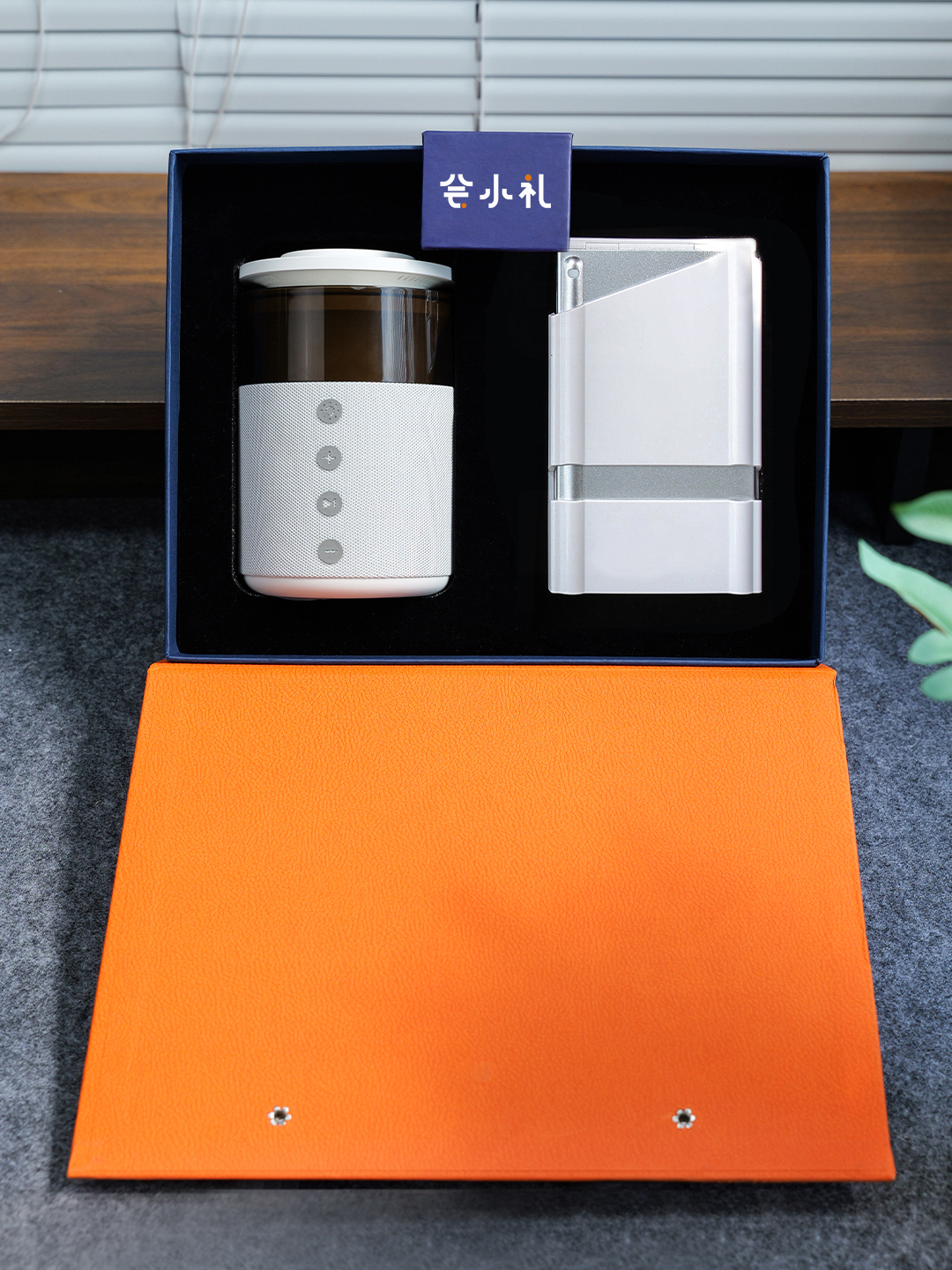 Custom Wireless Charging and Keyboard Gift Set for Executives