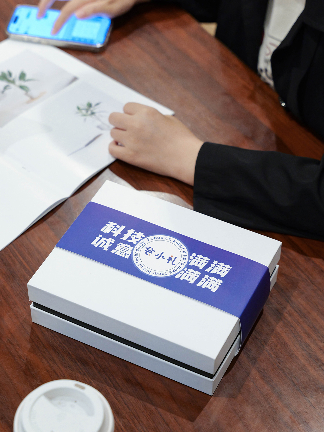 Custom Global Business Travel Gift Set with AI Translation Earbuds