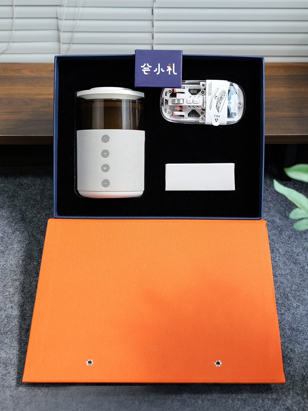 Custom Wireless Charging and Keyboard Gift Set for Executives