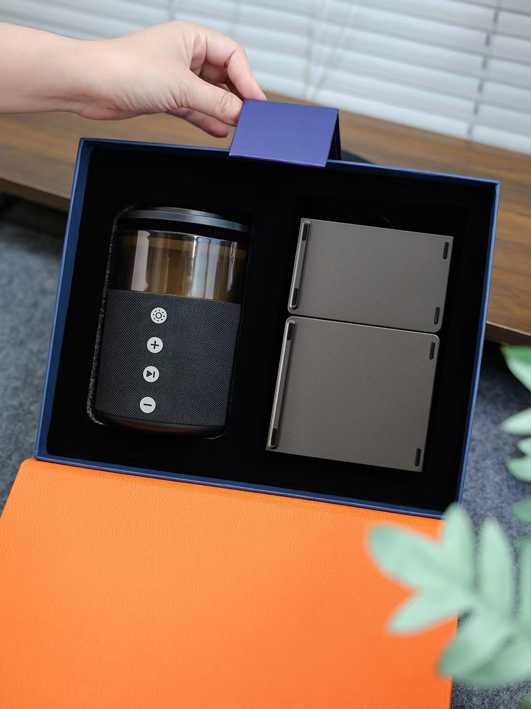 Custom Wireless Charging and Keyboard Gift Set for Executives