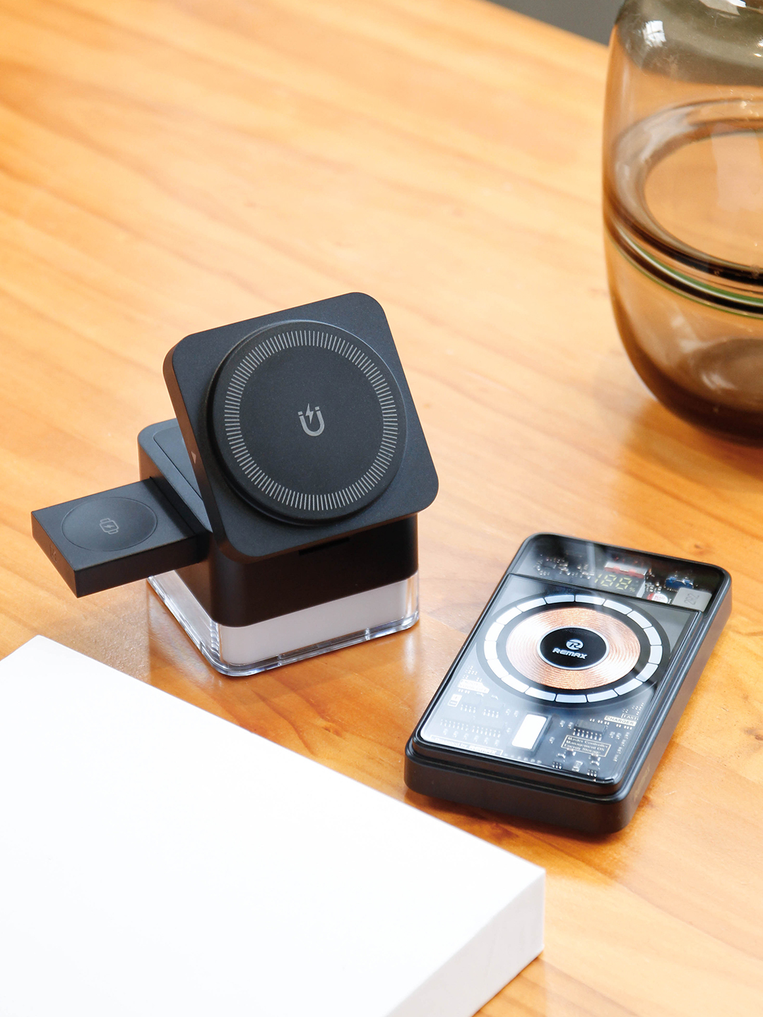 Custom Wireless Charging and Power Bank Gift Set for Executives