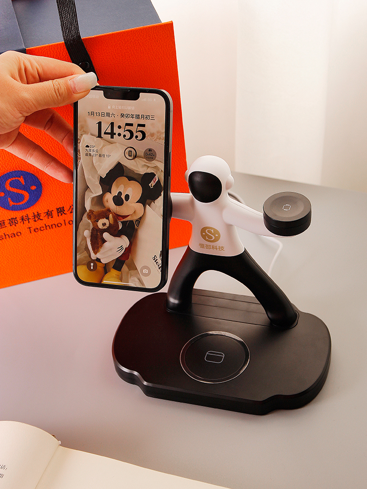 LC-0240  Astronaut 3-in-1 Wireless Charger – Premium Corporate Gift Set